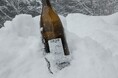 休暇村乗鞍高原の敷地内で熟成させたオリジナルの雪中埋蔵酒、いよいよ4月11日に掘り出し ~2025年大雪の信州で熟成させた雪中埋蔵酒「雪原の華」~