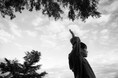 神秘の湖を見わたす国立公園の森、そこにあらわれる『AOIMONO』Yusaku Matsumoto写真展 休暇村支笏湖で6月14日より開催