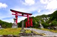 「語るなかれ」「聞くなかれ」の神域に触れる旅 自然崇拝の原型を今に留める貴重な神秘の神域 出羽三山・湯殿山神社、6月1日(日)開山祭