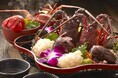 【休暇村伊良湖】捌きたての伊勢海老を味わう贅沢『活き伊勢海老とごちそうビュッフェ』 1日20食限定プランが9月8日より販売開始 ~伊勢海老活け造り・赤出汁と、収穫祭フェアのビュッフェをあわせて堪能~