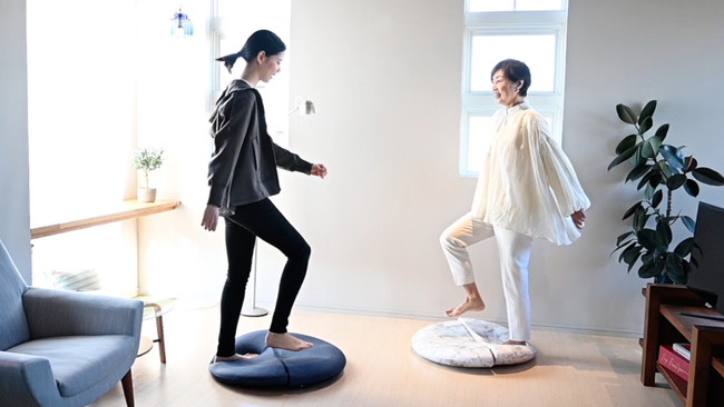 クセになる まるで砂浜を歩いているような踏み心地 深くゆっくり沈む から気になる筋肉にキュッとアプローチ ウェルネスウォーキングクッション マクアケにてプロジェクト開始 株式会社スパイスのプレスリリース