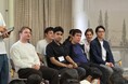 名古屋商科大学、世界6カ国の留学生8名が日進市立相野山小学校を訪問児童と英語やスライドで互いの文化を紹介し合う国際交流プログラムを実施