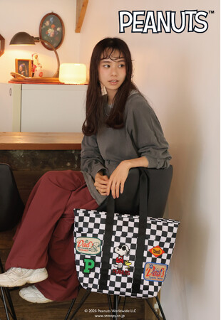 ピーナッツの刺繍ワッペンがアクセント、パターン柄トートバッグ登場