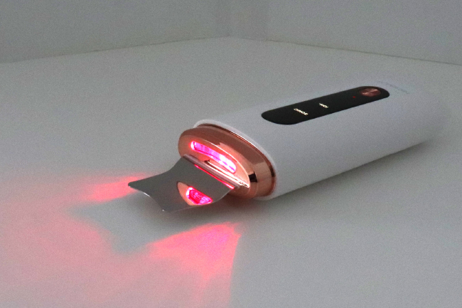 赤色LED、イオン導入、超音波振動で美容成分を浸透※させる「モイストアップモード」