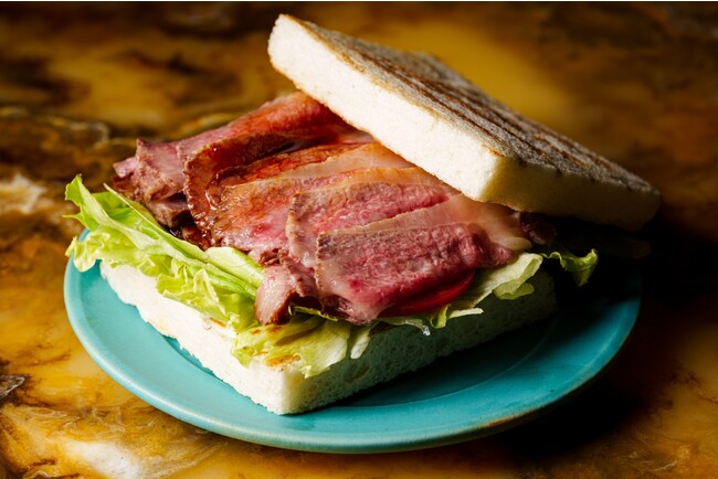 「Legend of 【T】Sandwich」風味を残しつつ、しっかり火をすために焼いて休ませてを何度も繰り返します。 「Legend of 【T】Sandwich」風味を残しつつ、しっかり火をすために焼いて休ませてを何度も繰り返します。