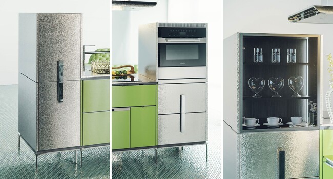 (写真左より)スライドバスケット+ダストボックス仕様、ビルトイン機器+引き出し仕様、ガラス開き扉仕様 (写真左より)スライドバスケット+ダストボックス仕様、ビルトイン機器+引き出し仕様、ガラス開き扉仕様