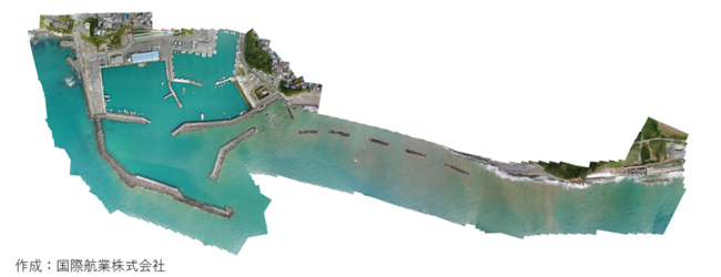 ドローンで撮影した連続写真を合成（簡易オルソ化※2）した画像　志摩総合スポーツ公園から和具漁港にかけて、片道約2kmの海岸構造物の様子が確認できる