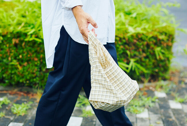 実用性も兼ね備えた 2WAY　手ぬぐいエコバッグハンカチ