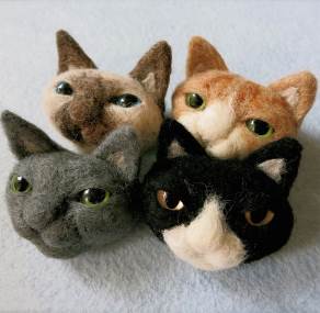 回によって異なる種類の猫づくりに挑戦する「羊毛フェルトでつくる猫ブローチ」