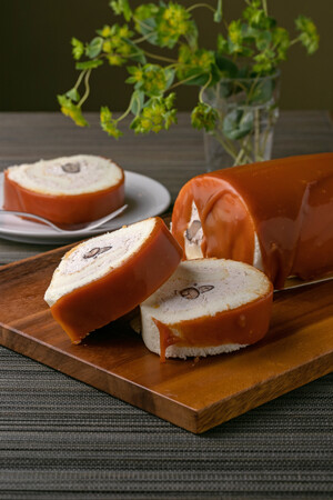 ARINCOロールケーキ　常陸大黒豆のプレミアム塩キャラメルロール