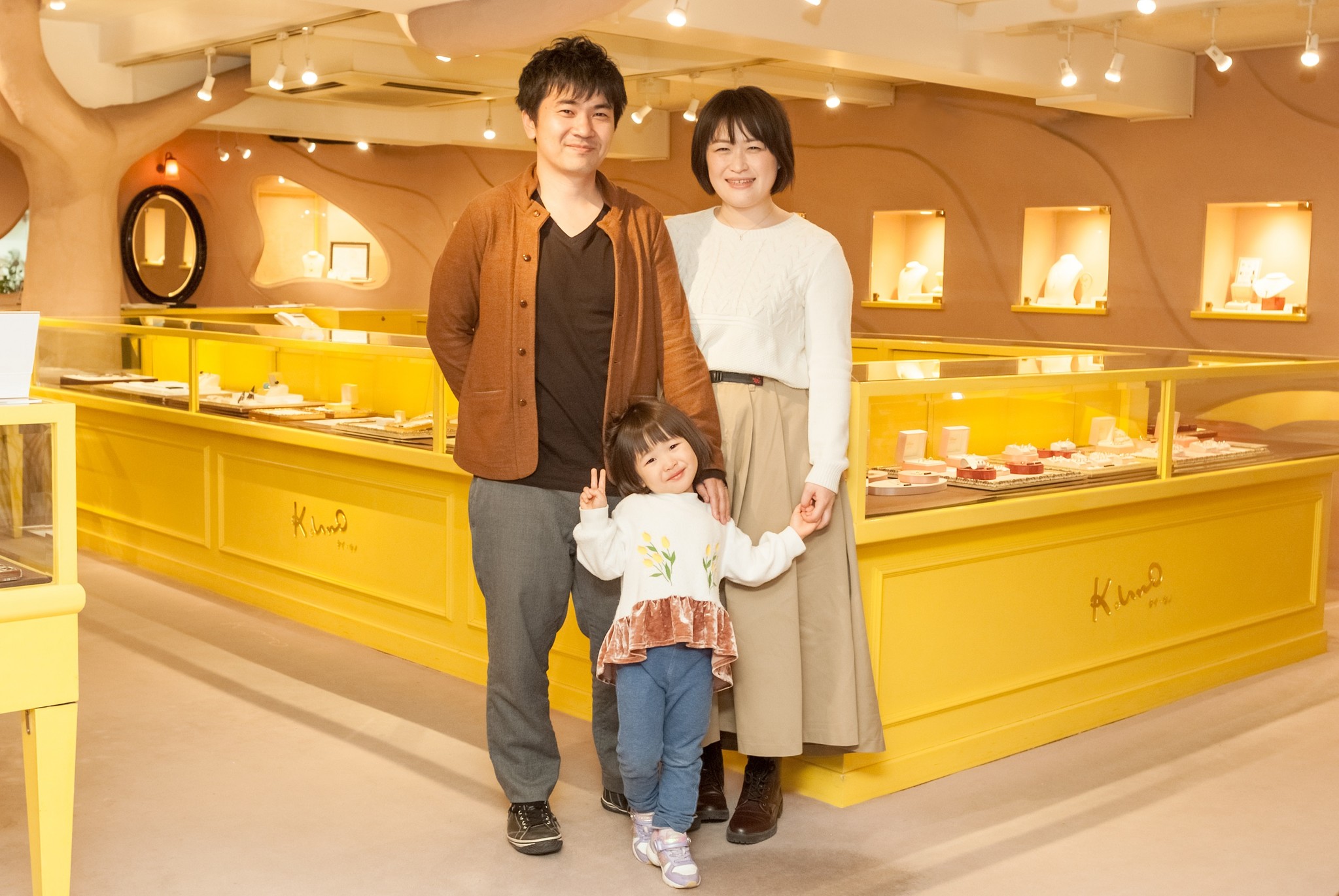 婚約 結婚指輪のオーダーがきっかけ 出産祝いにサプライズのネックレスプレゼントした夫妻インタビュー 株式会社ケイ ウノのプレスリリース