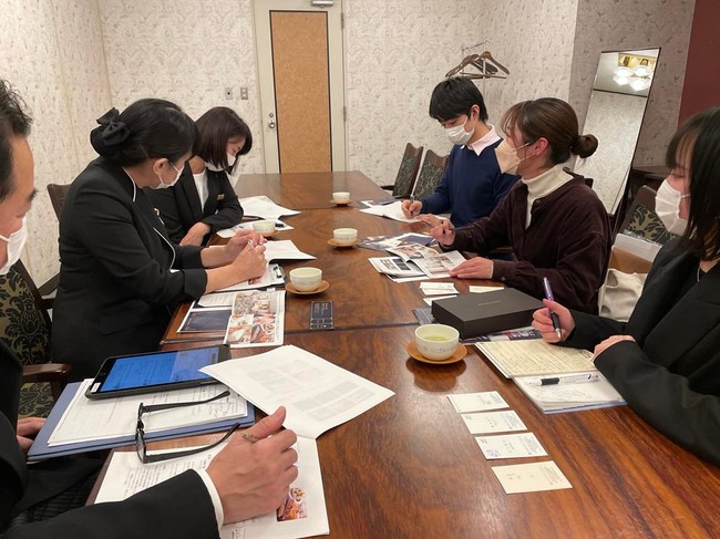 神戸芸術工科大学生とポートピアホテルの打ち合わせの様子