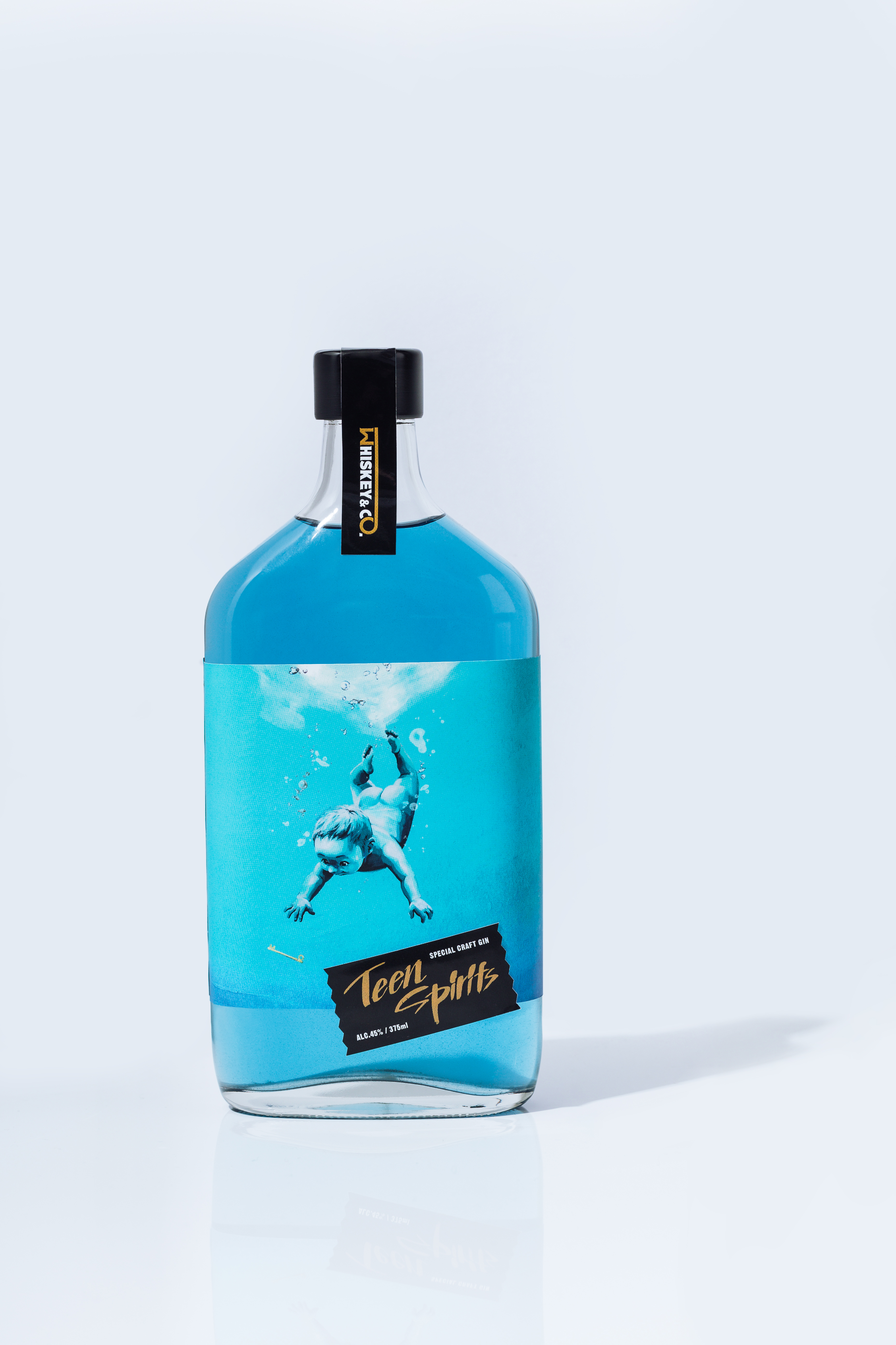 青からピンクへ変化するマジック ジン Teen Spirits 11月11日発売開始 Exile Shokichiが楽曲提供 Whiskey Co 株式会社のプレスリリース