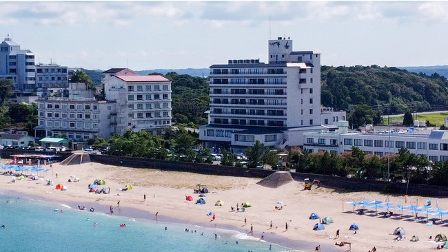 夏休みは海水浴で賑わう千鳥ヶ浜