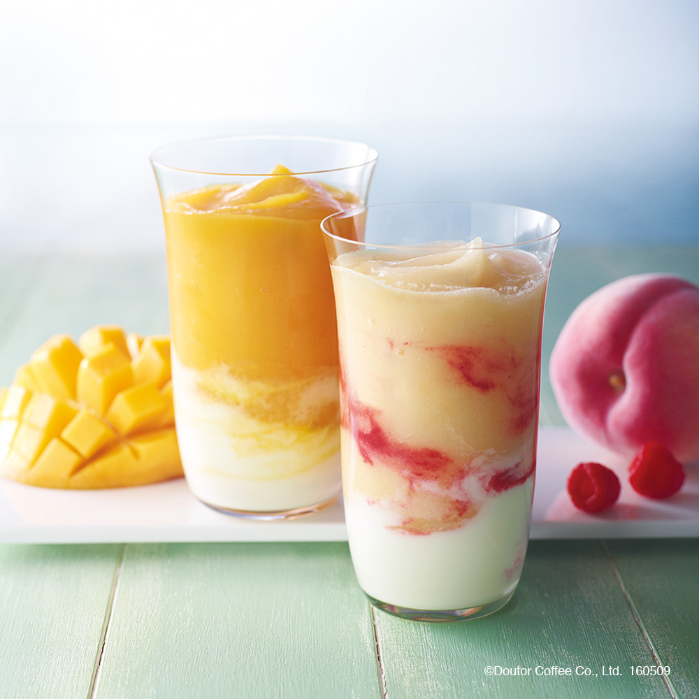 マンゴー、ピーチがフルーティすぎる！ヨーグルトをプラスしたフローズンドリンク2種をエクセルシオール カフェで発売｜株式会社ドトールコーヒーの