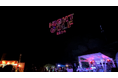 複合型フェス「NIGHT GOLF」で真夜中のゴルフ場の夜空をレッドクリフのドローンショーがジャック