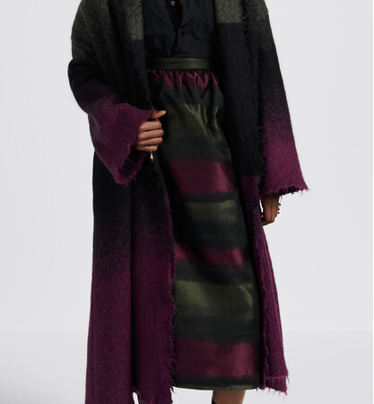 スカート ￥340,000　大丸京都店限定