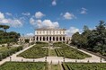 【DIOR】2026年クルーズ コレクションをローマ「ヴィラ アルバーニ トルロニア」で発表