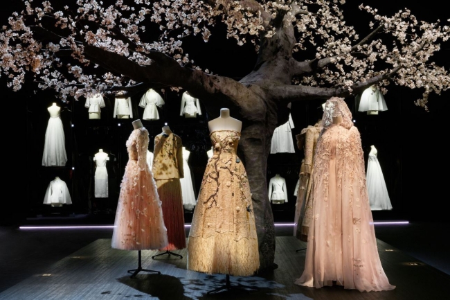 SALE／75%OFF】 ディオール展 Dior展 3月25日 15時 チケット 1枚 東京都現代美術館