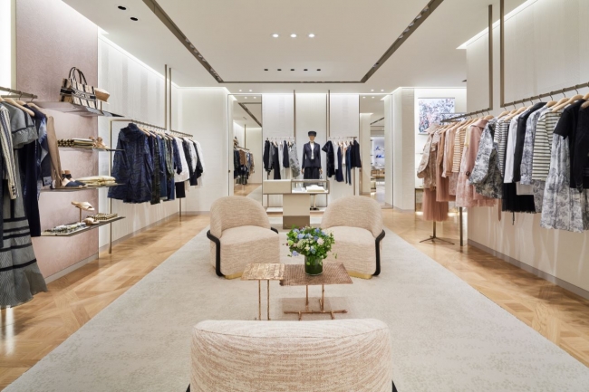ディオール大丸札幌店が新たにオープン 国内百貨店で初めてウィメンズとメンズを一緒に展開 Fashion Fashion Headline