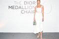 【DIOR】ディオールを纏うセレブリティ：「メダリオンチェア」エキシビション