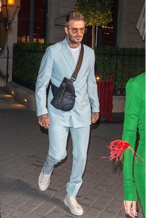 David Beckham Gallery - 🤎💙 David Beckham wears Dior sneakers in