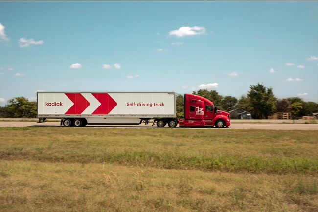 長距離トラック用自動運転技術 「Kodiak Driver」には、SensorPods(TM)というモジュール構成のハードウェアシステムが含まれています。