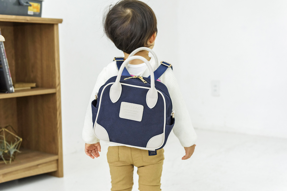 ママが持つと見た目がイマイチ!? 従来の子ども用リュックのお悩み 