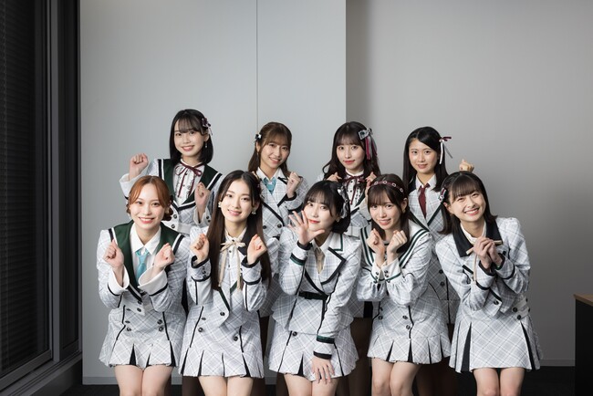 前列：左から豊永阿紀、最上奈那華、田中美久、運上弘菜、松岡はな　後列：左から梁瀬鈴雅、山下エミリー、栗原紗英、井澤美優