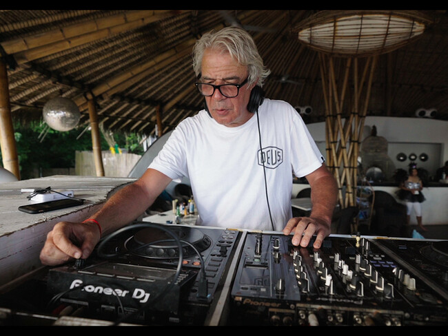 イビサの伝説的DJ“ジョン・サ・トリンサ”、記念すべき初のジャパンツアーがデウス浅草からスタート! イビサの伝説的DJ“ジョン・サ・トリンサ”、記念すべき初のジャパンツアーがデウス浅草からスタート!