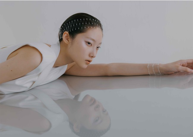 Photographer：Shuhei Tsunekawa、Model：ANNI YANG(TOMORROW TOKYO)、Makeup：KOTO(UM)、Hair：KURUSHIMA(Y’s C)、Stylist：Remi Kawasaki 