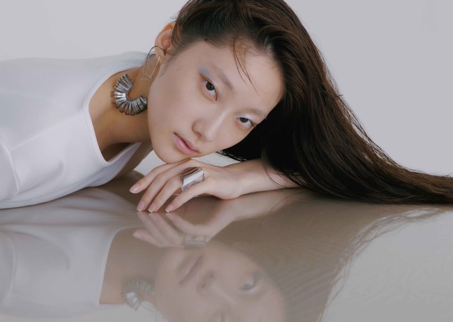 Photographer：Shuhei Tsunekawa、Model：ANNI YANG(TOMORROW TOKYO)、Makeup：KOTO(UM)、Hair：KURUSHIMA(Y’s C)、Stylist：Remi Kawasaki 