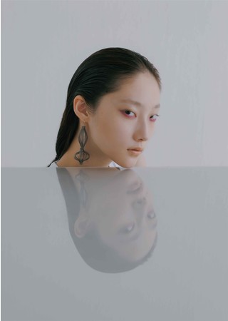 Photographer：Shuhei Tsunekawa、Model：ANNI YANG(TOMORROW TOKYO)、Makeup：KOTO(UM)、Hair：KURUSHIMA(Y’s C)、Stylist：Remi Kawasaki 