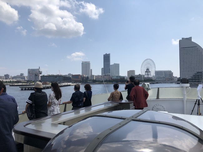 船屋上デッキから眺める横浜港（写真2021年7月）