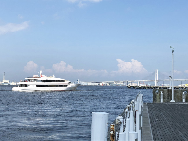 横浜を出航し品川へ向かうレディクリスタル（2021年7月撮影）