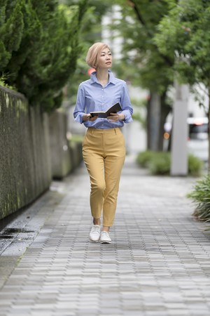 街歩きのスペシャリストとして、TV出演や雑誌での連載を持つ、代表の篠田洋江