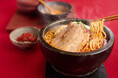 【賞味期限15分】韓国からロサンゼルス、そして日本へ。世界を巡り、料理人たちが磨き上げた“コク辛”の一杯「赤から麺」