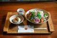 【京都四条くをん】春限定のかしわキーマカレー。京町屋に春香る「釜揚げしらすと春の温野菜の和風かしわキーマうどん」が3月1日(土)より登場。