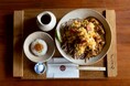 【京都四条くをん】旬の味覚で涼を愉しむ――小柱と枝豆、もろこしかき揚げの和風キーマうどんが登場!