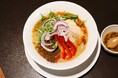 待望のあのコラボ第2弾!サラダ仕立てのヘルシーひんやりサクサク担々麺が夏季限定で食べられる!