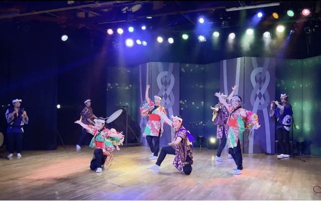 あきた芸術村小劇場「夏のナイトステージ」より。わらび座は日本各地の民謡民舞を取り入れた演目に特色がある