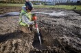 屋外作業で異物の混じった水を排水できる、最大流量94.5リットル/分のパワー排水ポンプ「M18 排水ハンディポンプ」