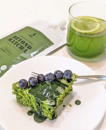 抹茶オートミール蒸しケーキ、抹茶シロップかけ 抹茶オートミール蒸しケーキ、抹茶シロップかけ