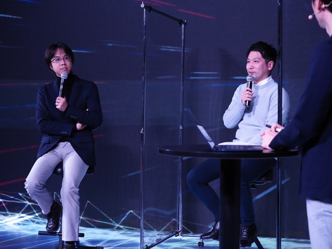 ■テーマ「誰ひとり取り残さない未来へ、人の拡張で挑戦する」 クロストークの様子 (左から南澤氏、安藤氏、進行の中西) ■テーマ「誰ひとり取り残さない未来へ、人の拡張で挑戦する」 クロストークの様子 (左から南澤氏、安藤氏、進行の中西)