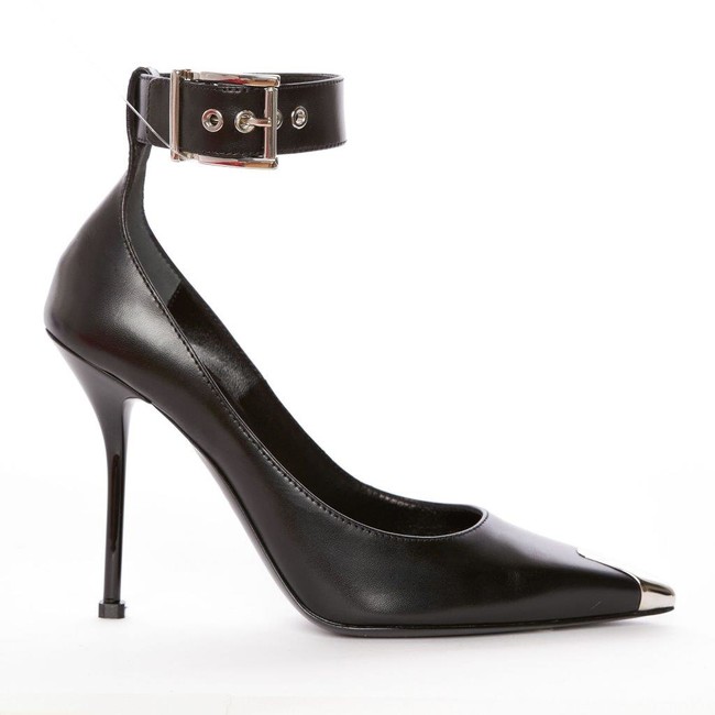 Strap Punk Pumps ¥132,000 (税込) Heel 10.5cm Strap Punk Pumps ¥132,000 (税込) Heel 10.5cm