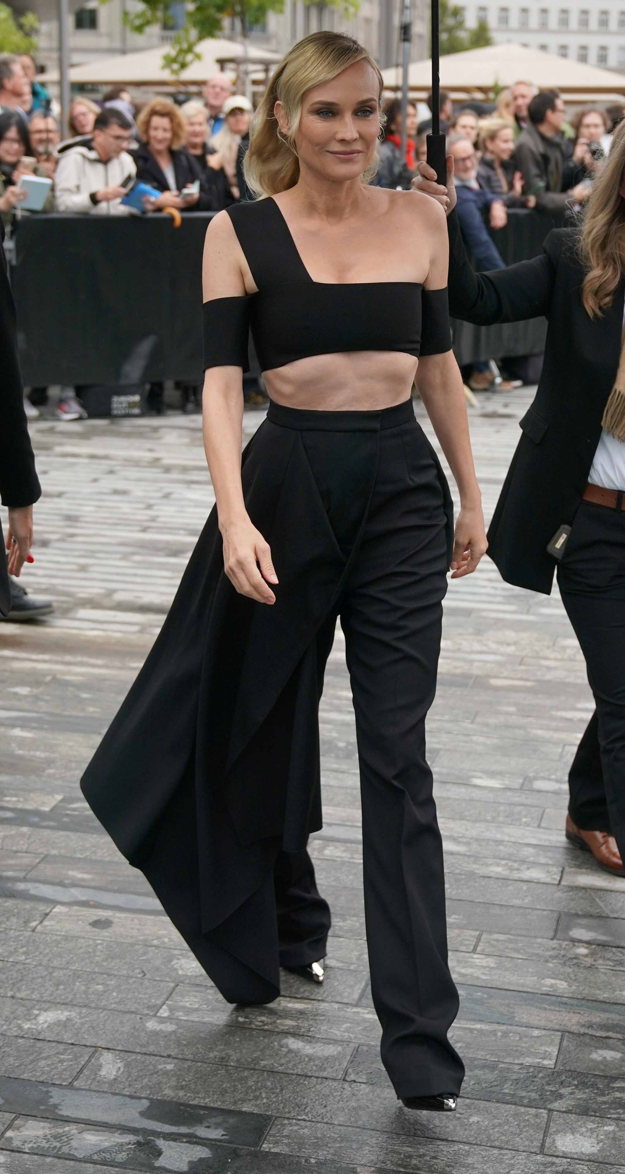 Alexander Mcqueen ダイアン クルーガー 第18回チューリッヒ映画祭 Marlowe のプレミアでアレキサンダー マックイーンを着用 Alexander Mcqueenのプレスリリース