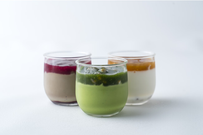 左)ほうじ茶。中央)抹茶。右)みたらしミルク