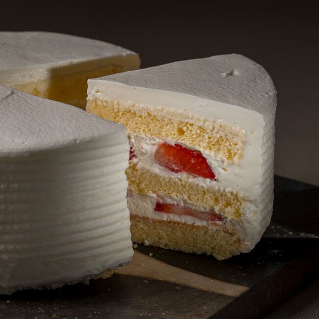 「生クリーム」心ときめくイチゴのケーキが、クリスマスパーティーの主役に。 「生クリーム」心ときめくイチゴのケーキが、クリスマスパーティーの主役に。
