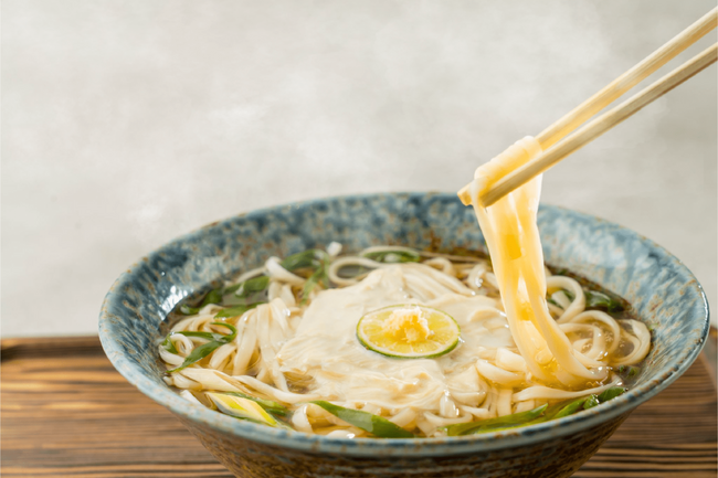 つるりとした湯葉が温かなおだしに絡む「あんかけゆばうどん」