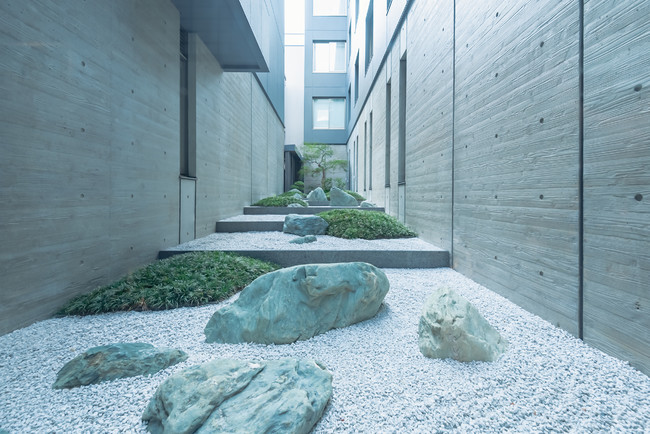 ”ホテルビスタ プレミオ京都 和邸”　京都の町屋を思わせる 坪庭